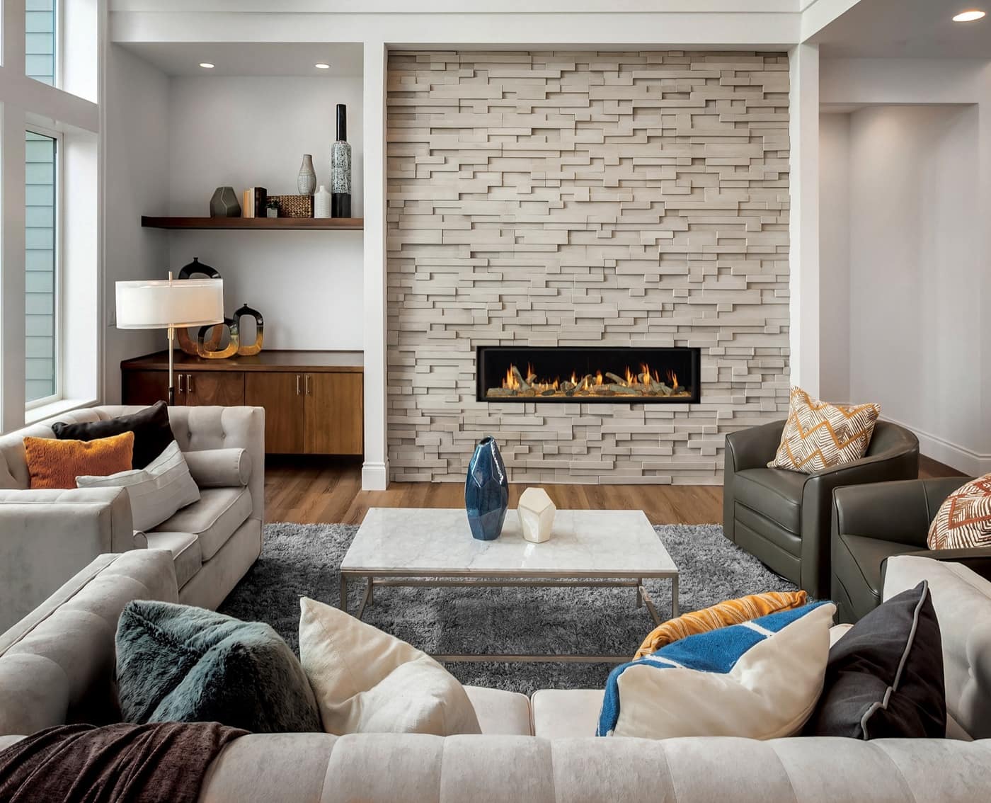Fireplace Xtrordinair 6015 High Output Deluxe with birch logs